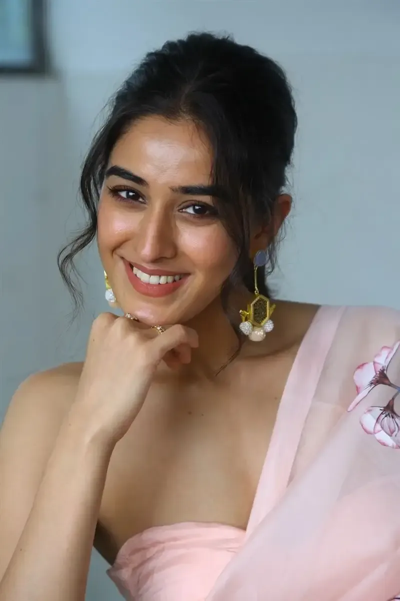 Sakshi Vaidya in Pink Saree at Gandeevadhari Arjuna Movie Interview